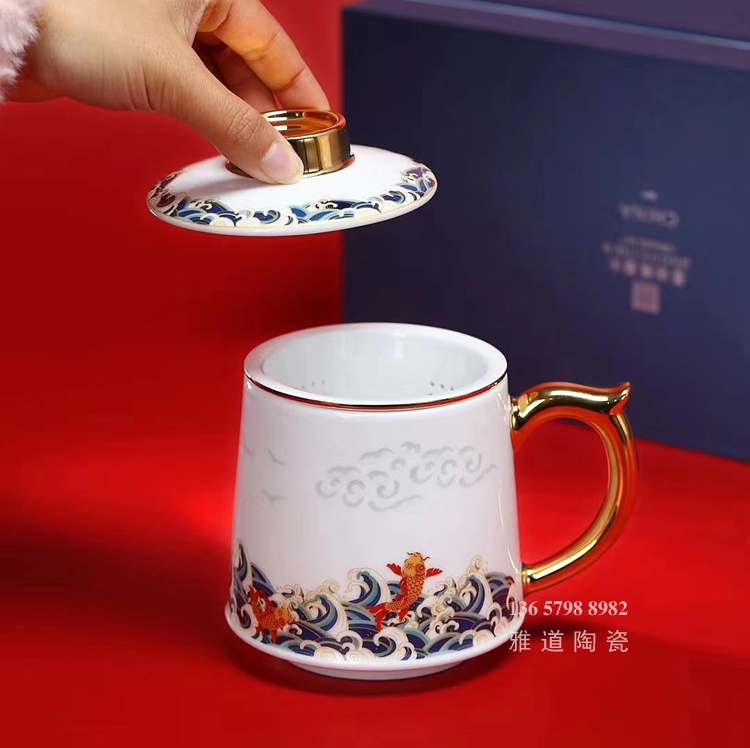 高檔描金帶蓋過濾陶瓷茶杯禮品（魚躍龍門）